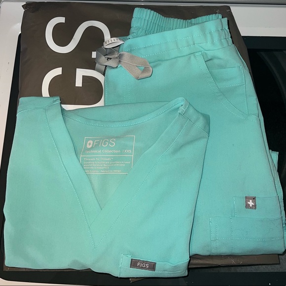 Figs Fresh Aqua Catarina Top - Picture 2 of 6